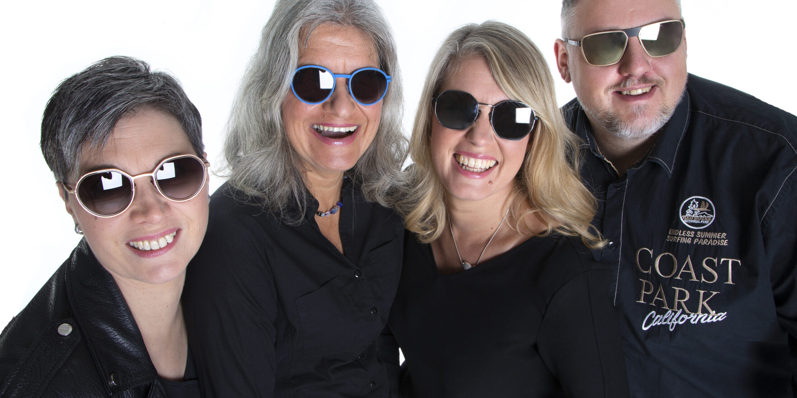 Teambild mit Sonnenbrillen