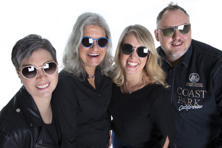 Teambild mit Sonnenbrillen