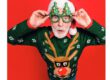 eyemax winter Mann mit kreativer Weihnachtsbrille und Ugly Pullover